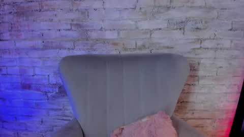   online show from March 11, 1:25 pm