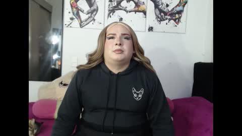 Snapshot of redvelvett22 chatting on September 29, 4:33 am redvelvett22 online show from September 29, 4:33 am