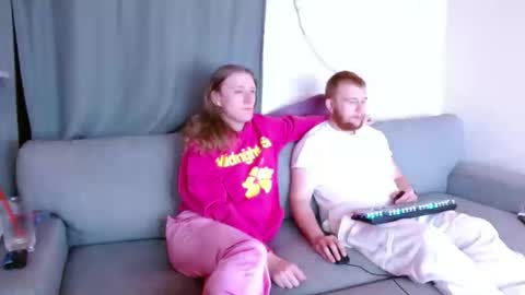 RedxBrat online show from April 1, 8:04 am