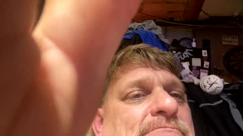 Lee online show from February 6, 10:43 pm