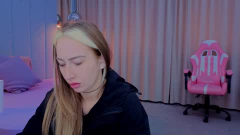 reina cummings online show from November 10, 7:22 am