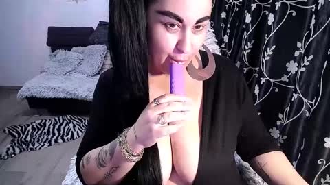 Desyree online show from January 10, 8:42 am