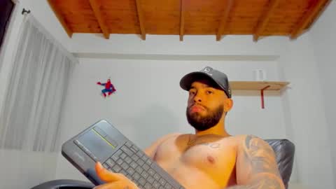 Snapshot of remy_sten chatting on October 17, 1:42 am Rmy Steen online show from October 17, 1:42 am