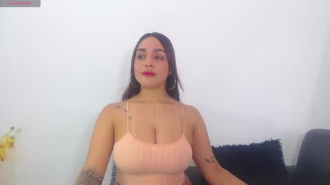 renatabrownn28 online show from May 5, 6:13 pm