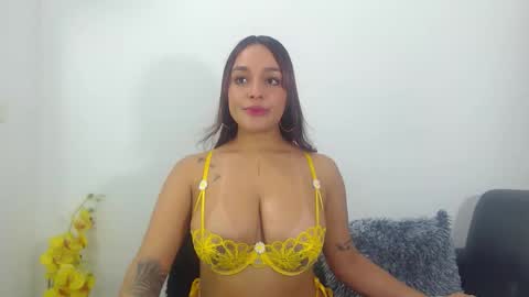 renatabrownn28 online show from March 15, 8:07 am