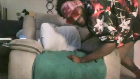 Snapshot of ressespieces25 chatting on March 1, 6:24 am Onny online show from March 1, 6:24 am