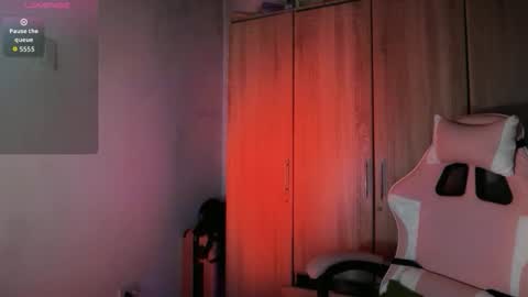 riana online show from April 19, 6:10 pm