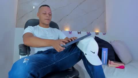 Snapshot of ricky_owens1 chatting on October 22, 2:08 pm Ricky online show from October 22, 2:08 pm