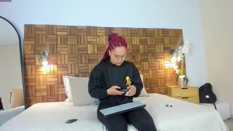 Sara online show from February 3, 9:57 am