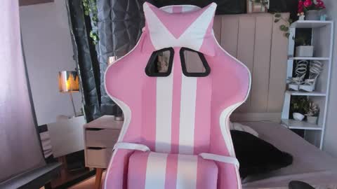 RIHONNA online show from March 3, 3:52 pm