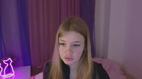 Snapshot of riinaaa chatting on October 22, 9:05 pm Rina online show from October 22, 9:05 pm