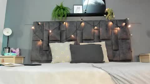 RIRI  online show from January 7, 8:03 pm