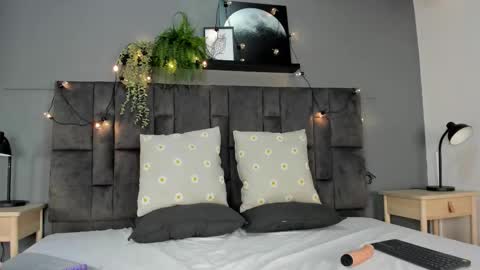 RIRI  online show from September 27, 9:12 pm