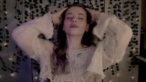 Snapshot of risha_laass chatting on February 16, 5:15 pm risha_laass online show from February 16, 5:15 pm