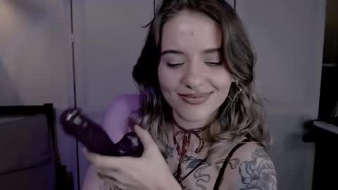 Snapshot of risha_laass chatting on December 22, 7:21 pm risha_laass online show from December 22, 7:21 pm