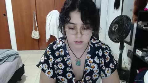 PeachSalinger online show from September 16, 2:46 am