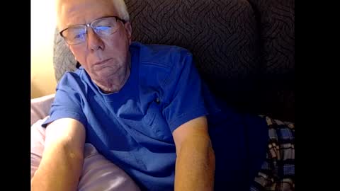 Snapshot of rk504 chatting on December 12, 1:10 am Ron online show from December 12, 1:10 am