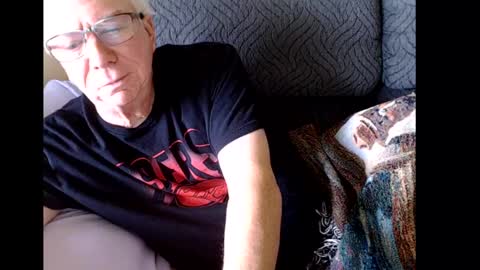 Snapshot of rk504 chatting on December 17, 5:15 pm Ron online show from December 17, 5:15 pm