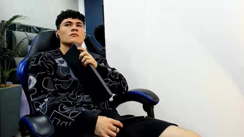 Roan Birkin online show from October 2, 9:35 pm