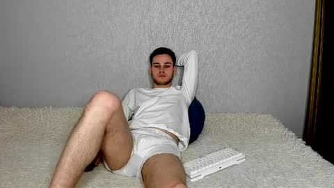 robert10211 online show from April 5, 6:27 pm