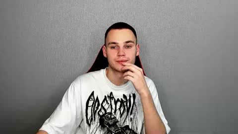 robert10211 online show from December 3, 6:30 pm