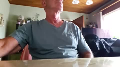 Snapshot of robke1966 chatting on October 15, 7:21 am robke1966 online show from October 15, 7:21 am