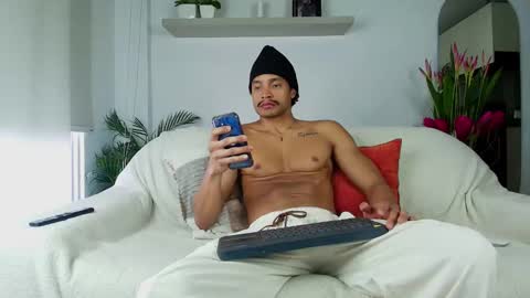 roby_millerr online show from November 2, 10:10 pm