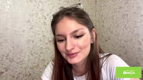 robynsentinella online show from February 9, 3:32 am