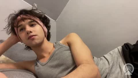 roma_shyguy_ online show from May 17, 1:37 am