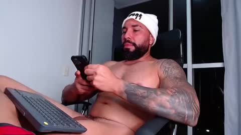 Snapshot of roman_muscle_ chatting on February 26, 5:57 am Roman online show from February 26, 5:57 am