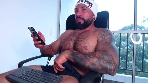 Snapshot of roman_muscle_ chatting on February 7, 10:19 pm Roman online show from February 7, 10:19 pm