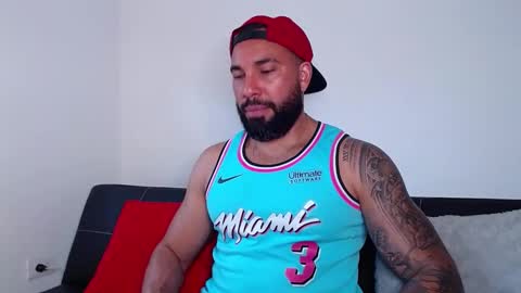 Snapshot of roman_muscle_ chatting on December 5, 9:00 pm Roman online show from December 5, 9:00 pm