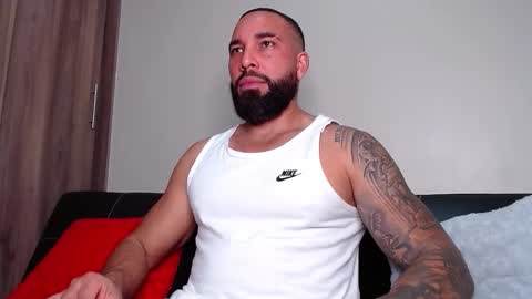 Snapshot of roman_muscle_ chatting on October 27, 12:43 am Roman online show from October 27, 12:43 am