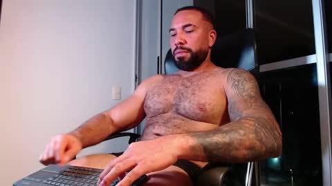 Snapshot of roman_muscle_ chatting on January 29, 6:22 am Roman online show from January 29, 6:22 am