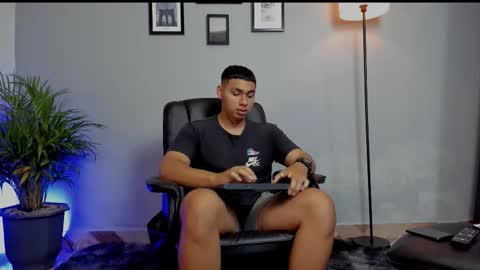 RonnieCanford online show from January 18, 3:43 pm