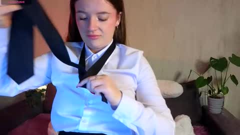 roraline_lov online show from November 13, 6:10 pm