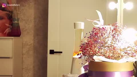 Rosalie online show from December 14, 5:35 am