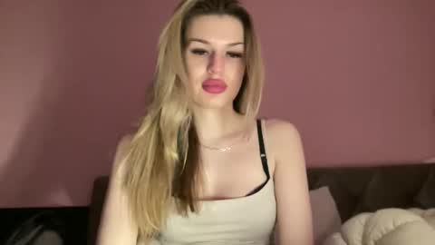 Snapshot of rosaline_ly chatting on October 19, 8:57 pm Rosalina online show from October 19, 8:57 pm