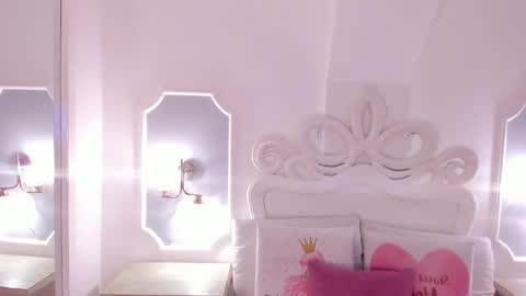 rosavelle_ online show from June 3, 2:33 pm