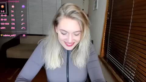 Snapshot of rose_brooks chatting on December 4, 8:12 pm Rose but u can call me princess online show from December 4, 8:12 pm