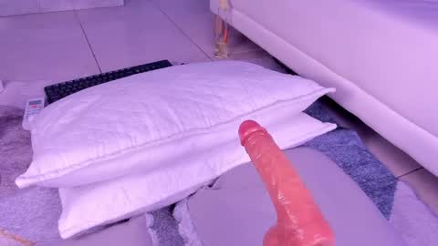 rose_jener06 online show from April 16, 8:09 pm