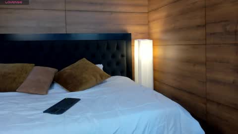 roseaurora online show from March 29, 1:35 pm