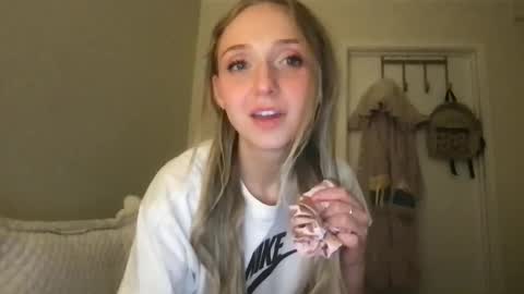 RosePuzzy69 online show from January 13, 8:00 am