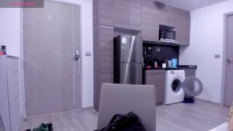 Roshelle online show from November 22, 2:04 pm