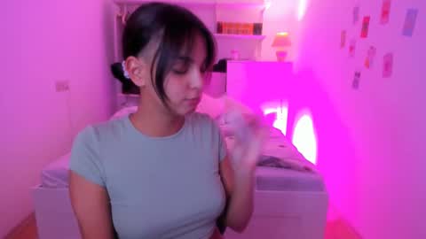 Snapshot of roshelle_xxx chatting on February 22, 1:13 pm Roshelle online show from February 22, 1:13 pm