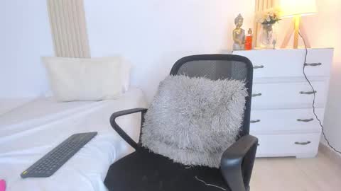 Snapshot of rossy_x chatting on October 11, 9:29 pm rossy_x online show from October 11, 9:29 pm