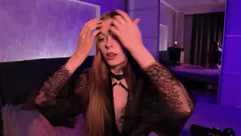 rosy_black_ online show from November 14, 6:43 pm