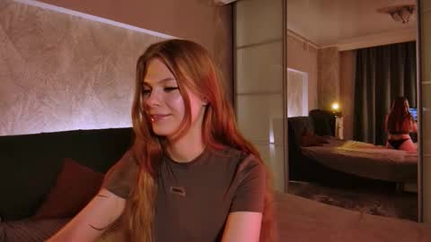 rosy_black_ online show from October 19, 7:29 pm