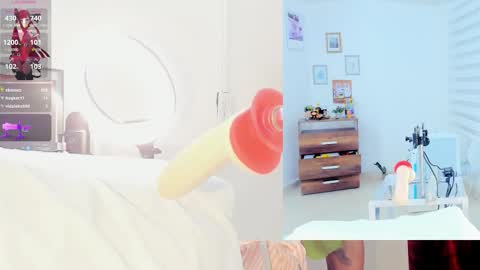 Snapshot of rosy_emely_ chatting on October 18, 9:35 am rosy_emely_ online show from October 18, 9:35 am