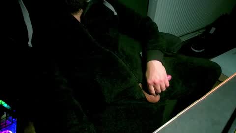 Snapshot of roughwonder chatting on February 21, 7:23 am Luke online show from February 21, 7:23 am